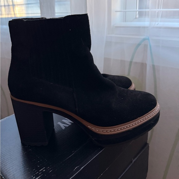 Steve Madden Lexa Chelsea booties in black suede.